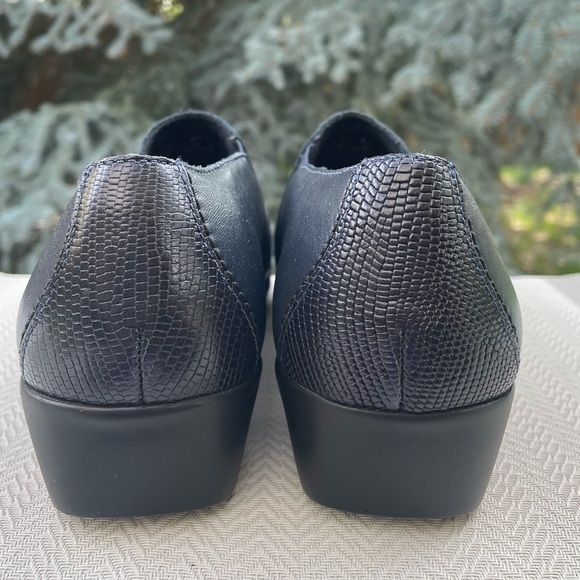 NEW SAS Navy Blue Leather Nora Slip on Comfort Loafers. Women’s size 9.5 - Picture 7 of 10